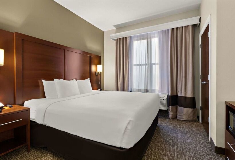 فندق Comfort Suites