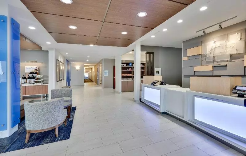 فندق Holiday Inn Express & Suites Dallas   Duncanville, An Ihg