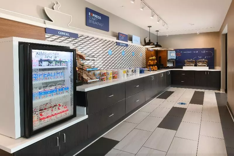 Holiday Inn Express Hotel & Suites Fort Worth Downtown, An Ihg