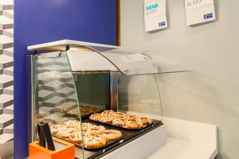 Holiday Inn Express Hotel & Suites Fort Worth Downtown, An Ihg