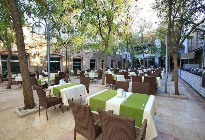 Отель Mandarin Resort & Spa