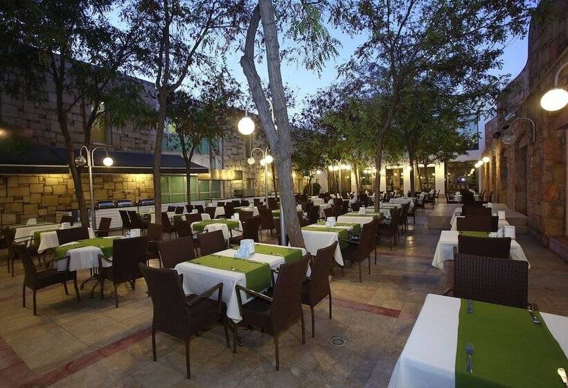 Hotelli Mandarin Resort & Spa