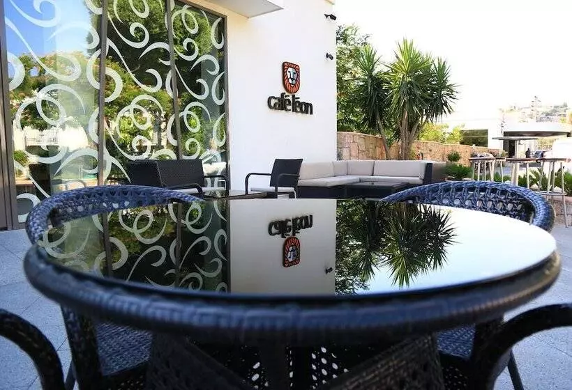 Отель Mandarin Resort & Spa