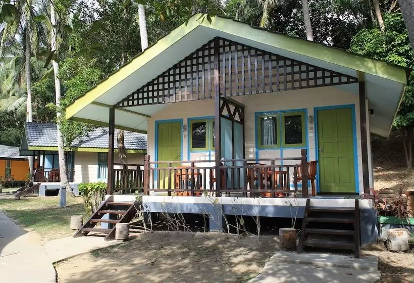 בית מלון כפרי Nirwana Beach Club