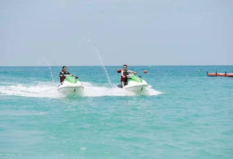 בית מלון כפרי Nirwana Beach Club