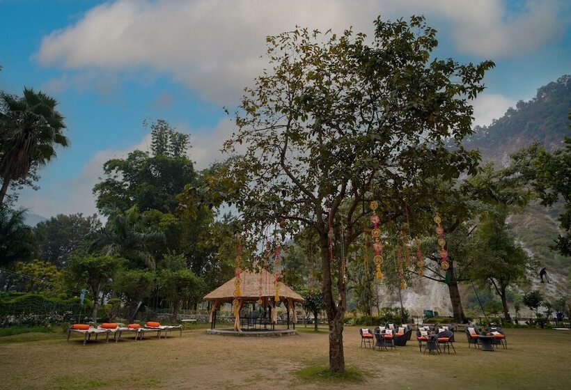 Отель The Solluna Resort