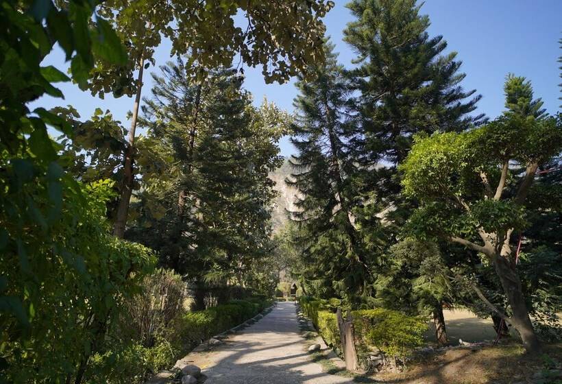 Отель The Solluna Resort