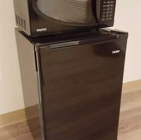 Отель Tricove Inn & Suites