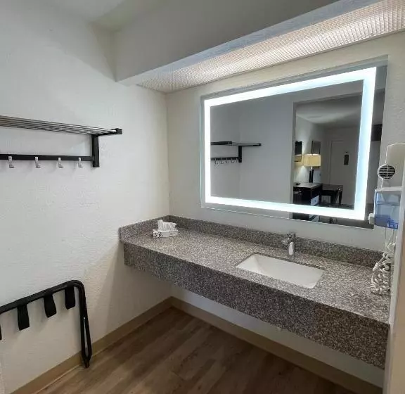 Отель Tricove Inn & Suites