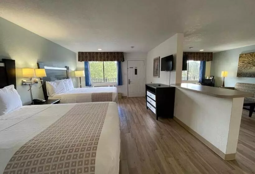 Отель Tricove Inn & Suites