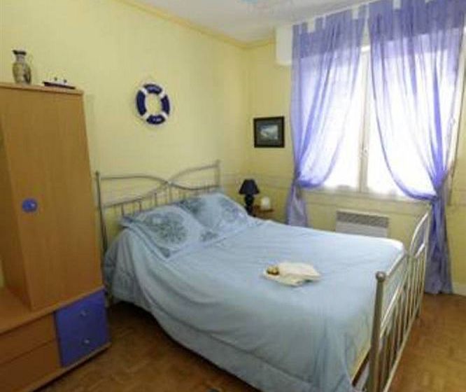 Maison d'Hotes Joliot Curie Bed & Breakfast