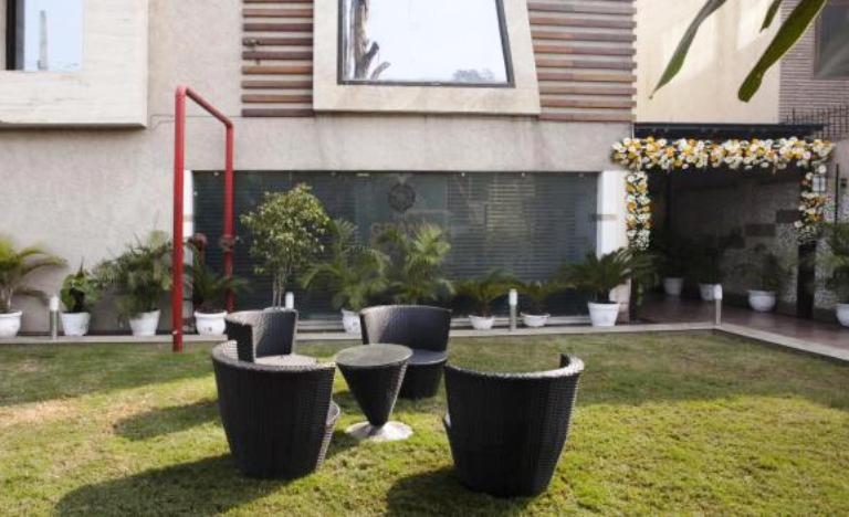 Bizzotel Gurgaon Hotel