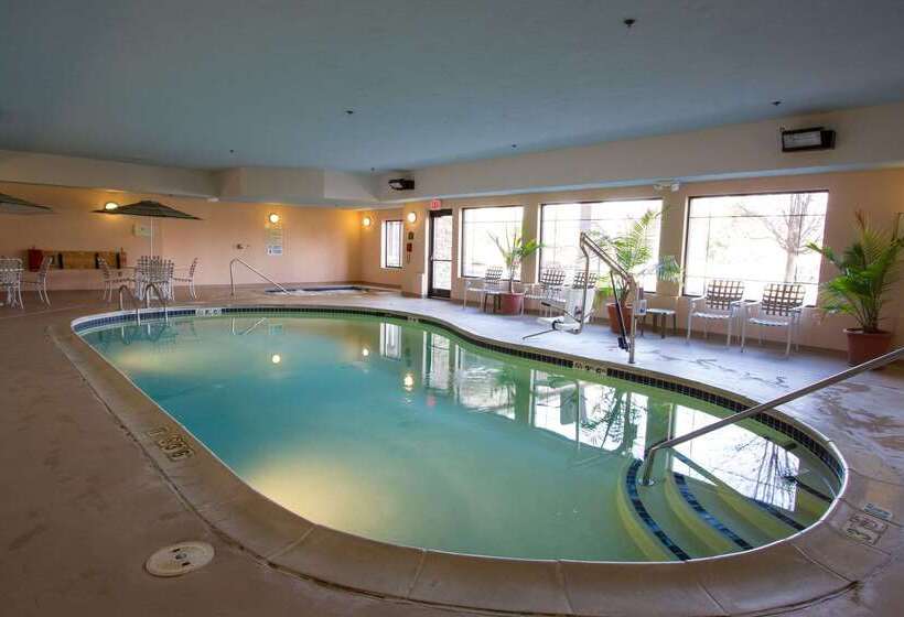 فندق Comfort Suites Grand Rapids North