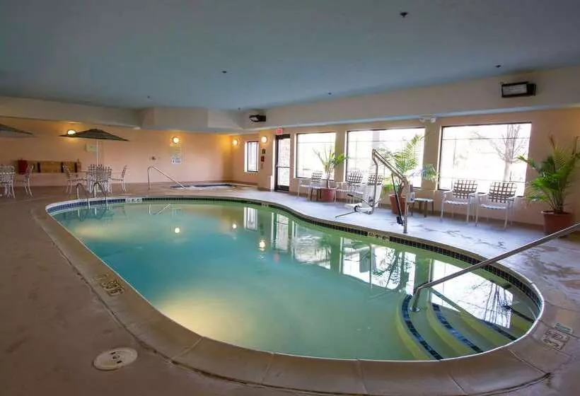 فندق Comfort Suites Grand Rapids North