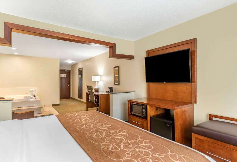 فندق Comfort Suites Grand Rapids North