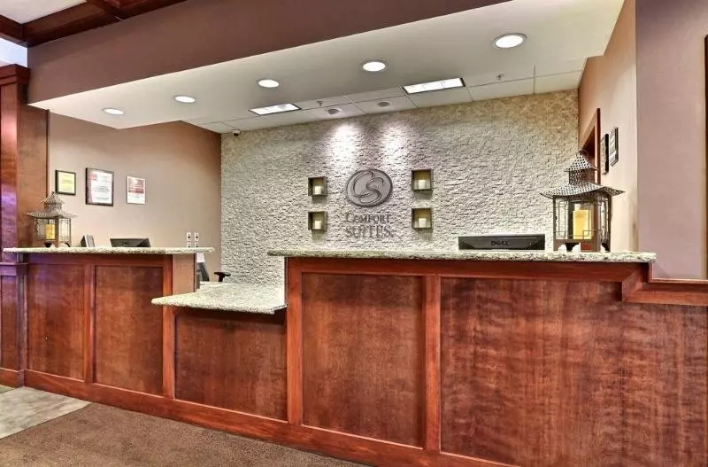 فندق Comfort Suites Grand Rapids North