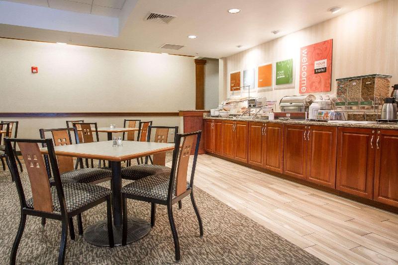 فندق Comfort Suites Grand Rapids North