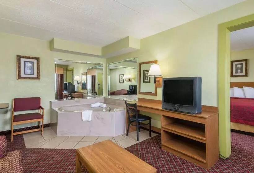 هتل Days Inn & Suites By Wyndham Springfield On I44