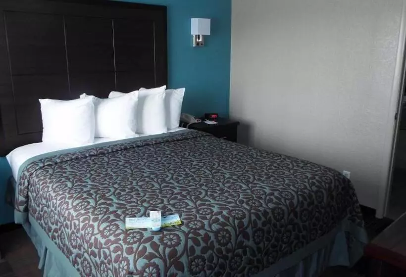 هتل Days Inn & Suites By Wyndham Springfield On I44