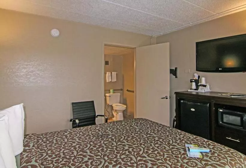 هتل Days Inn & Suites By Wyndham Springfield On I44