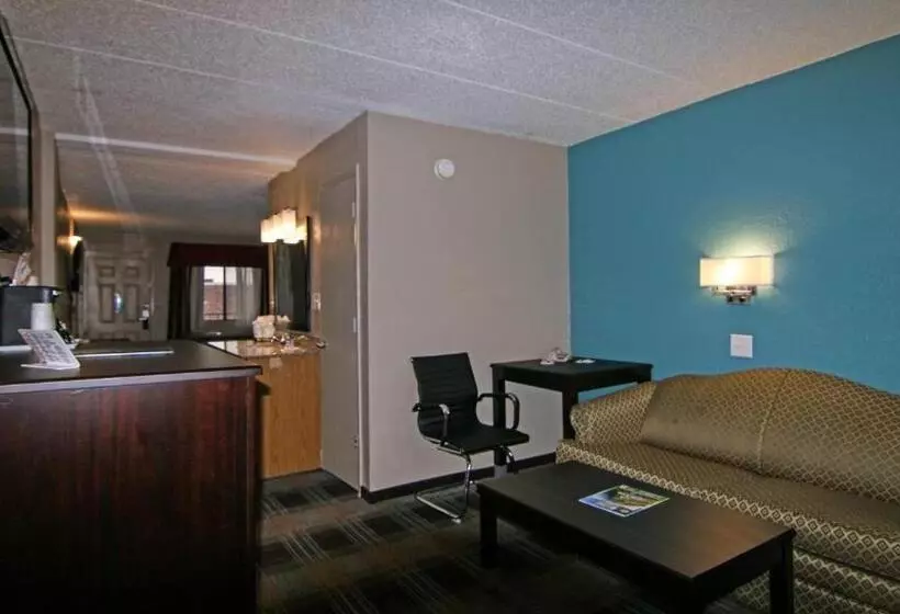 هتل Days Inn & Suites By Wyndham Springfield On I44