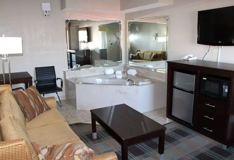 هتل Days Inn & Suites By Wyndham Springfield On I44