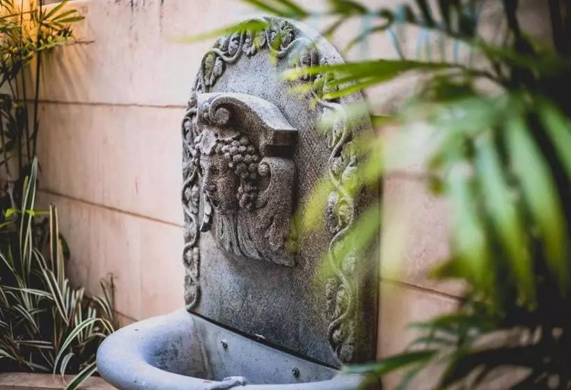 ホテル Dizengoff Suites