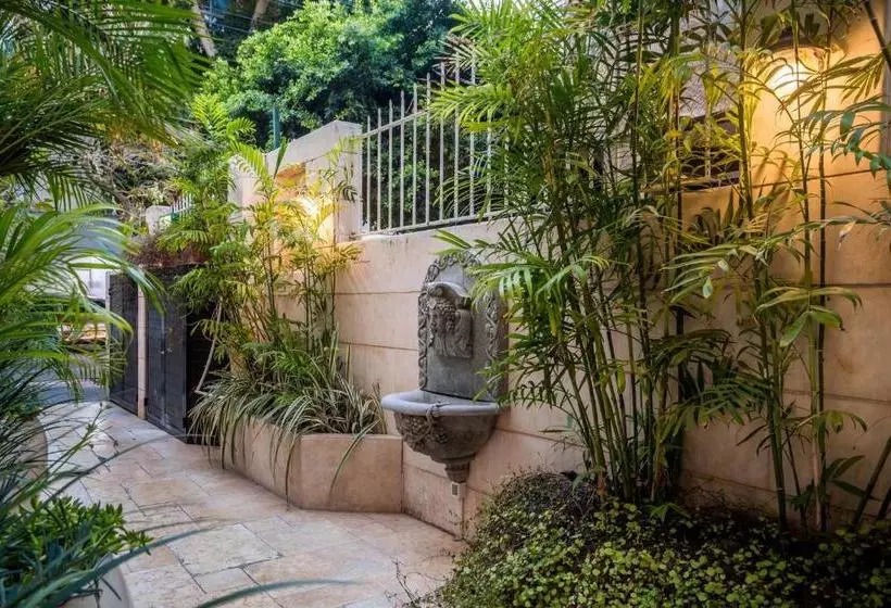 ホテル Dizengoff Suites