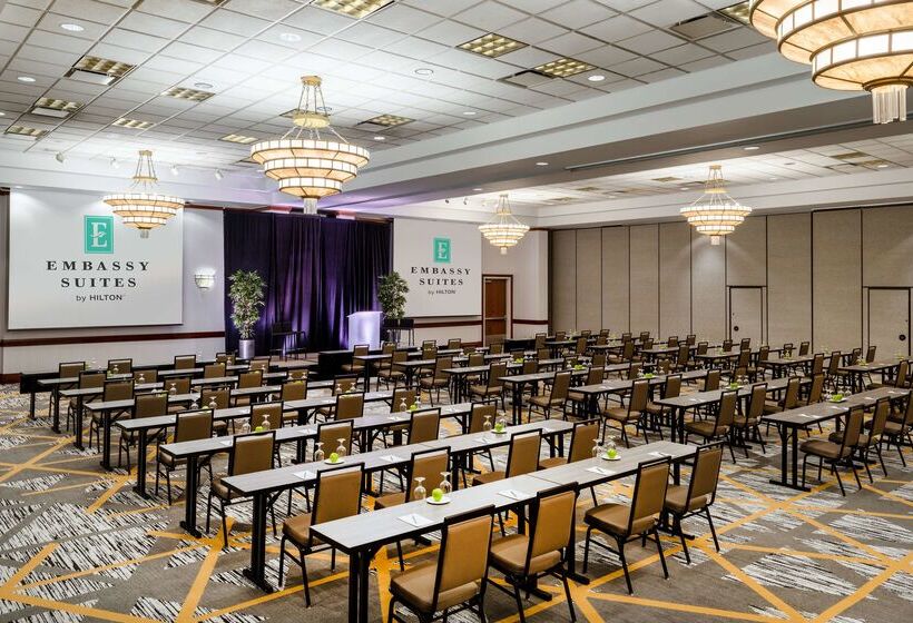 فندق Embassy Suites By Hilton Portland Airport