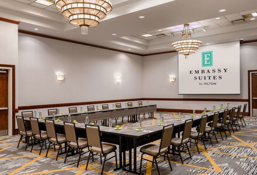 فندق Embassy Suites By Hilton Portland Airport