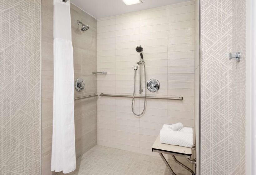 فندق Embassy Suites By Hilton Portland Airport