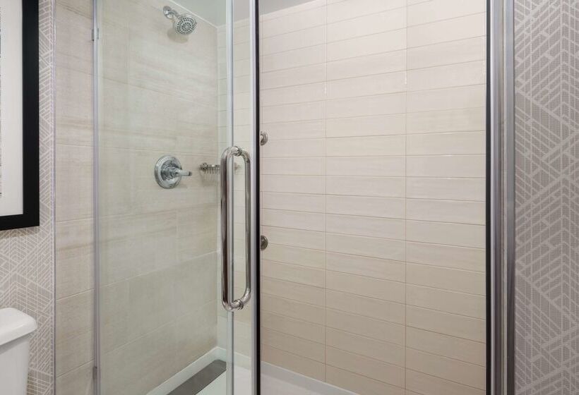 فندق Embassy Suites By Hilton Portland Airport