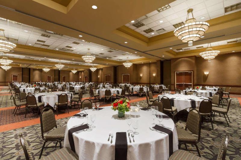 فندق Embassy Suites By Hilton Portland Airport