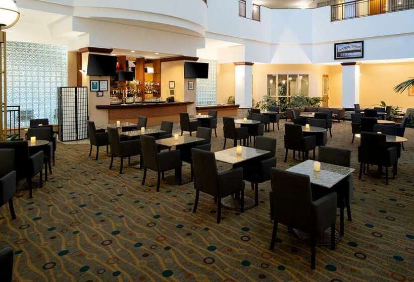 فندق Embassy Suites By Hilton Portland Airport