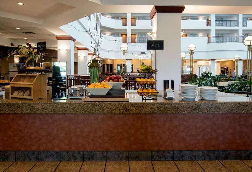 فندق Embassy Suites By Hilton Portland Airport