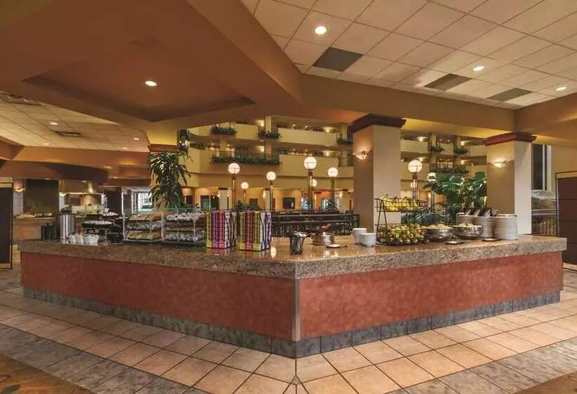 هتل Embassy Suites By Hilton Portland Airport