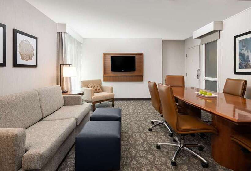 فندق Embassy Suites By Hilton Portland Airport