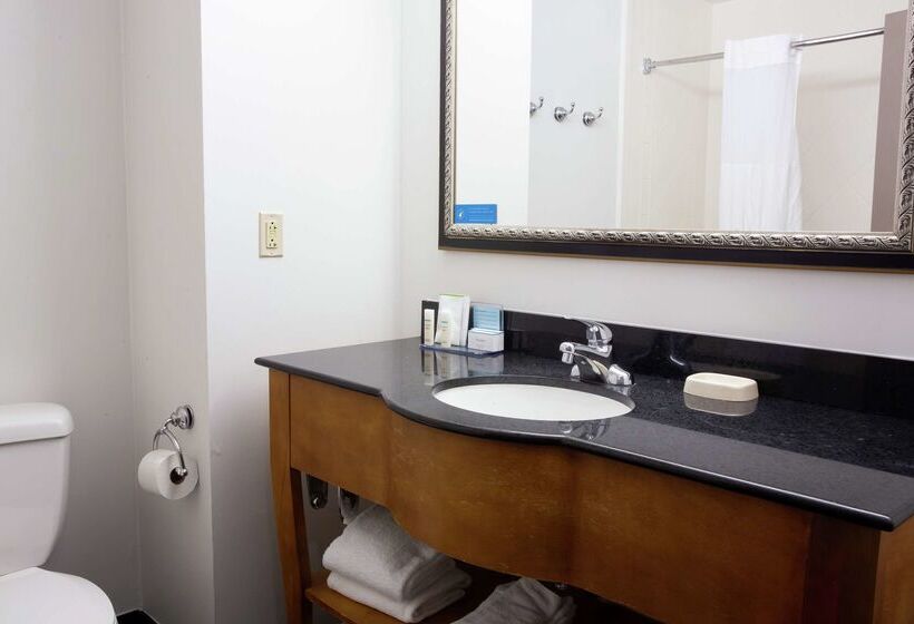 فندق Hampton Inn & Suites Chesapeake Square Mall