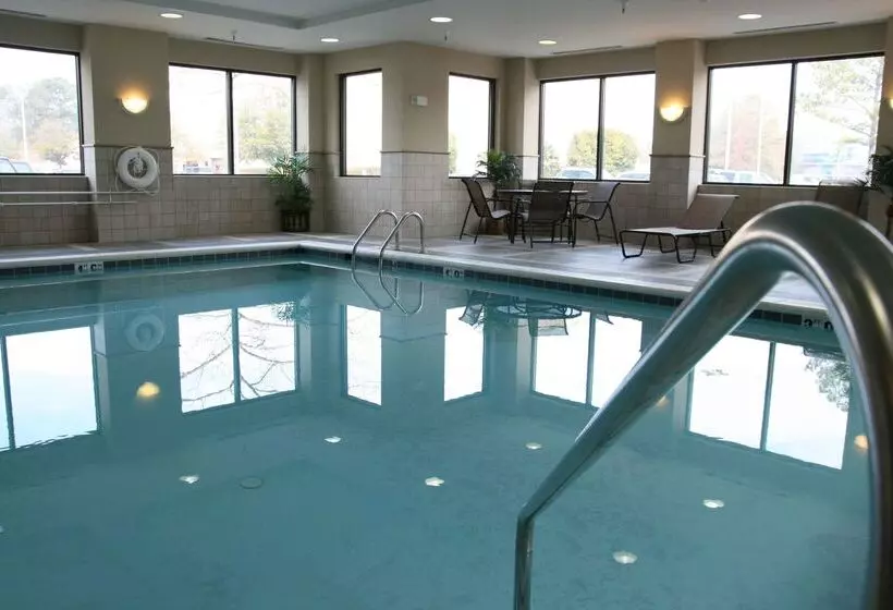 هتل Hampton Inn & Suites Norfolk Airport