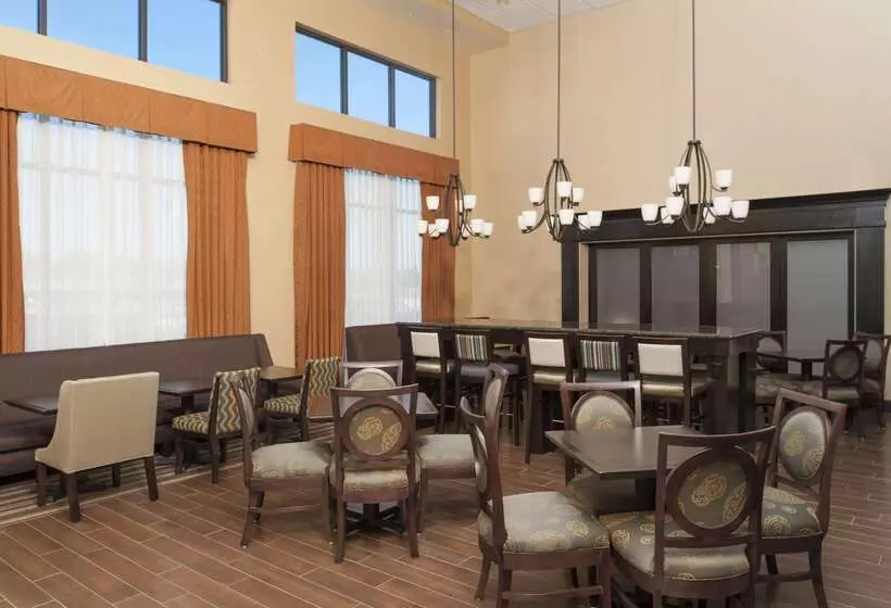 هتل Hampton Inn & Suites Molinequad City Int L Aprt