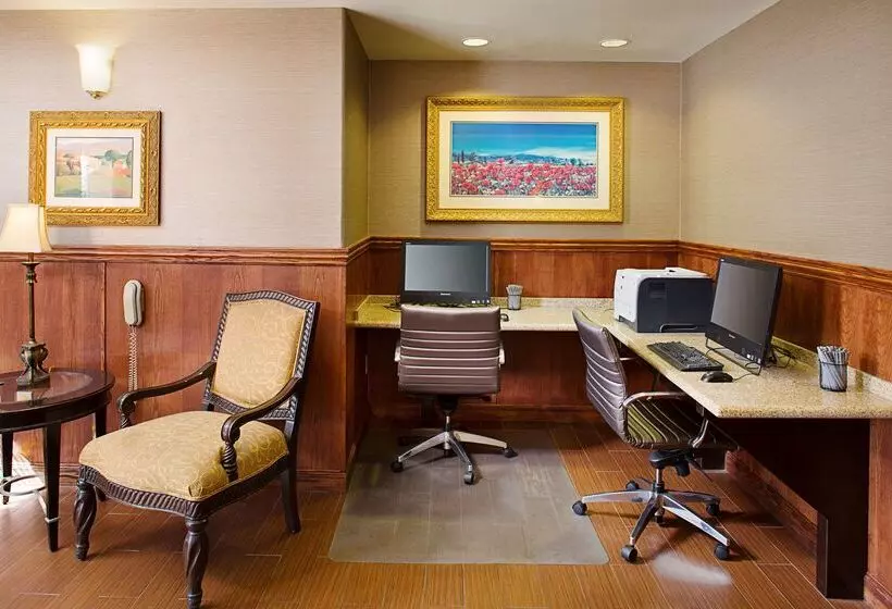 هتل Hampton Inn & Suites Palmdale