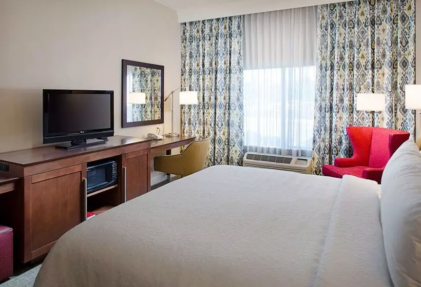 هتل Hampton Inn & Suites Palmdale