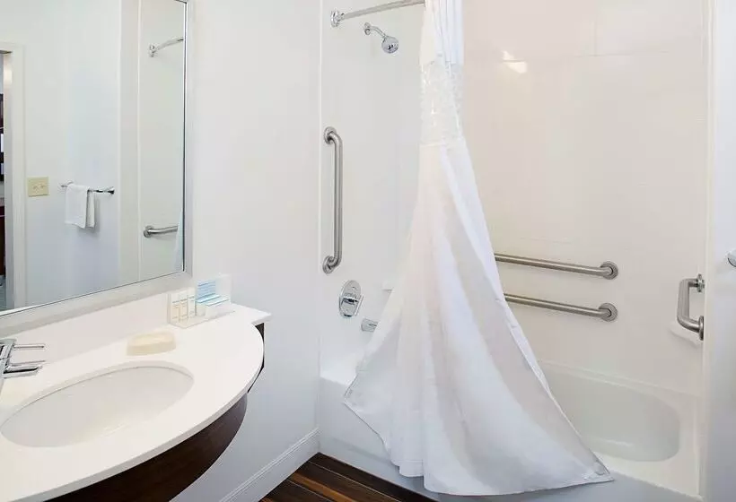 هتل Hampton Inn & Suites Palmdale