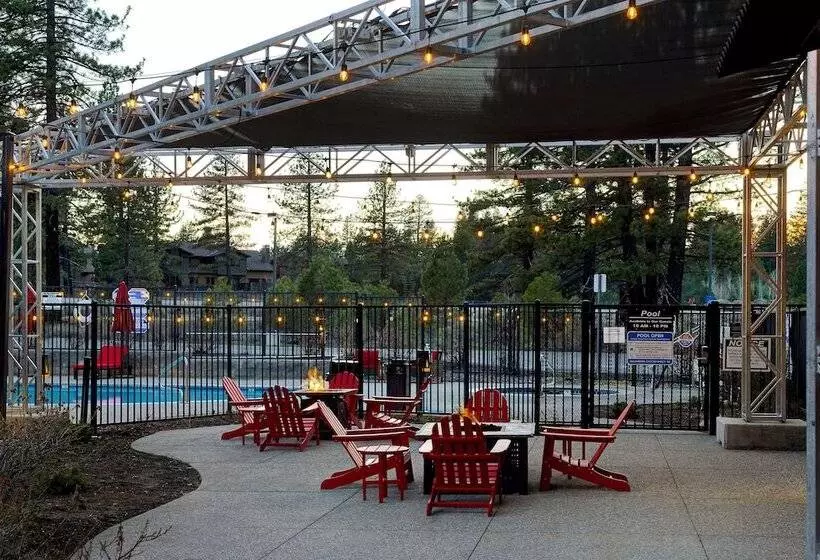 Отель Hampton Inn & Suites Tahoetruckee