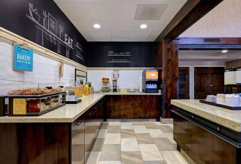 Отель Hampton Inn & Suites Tahoetruckee