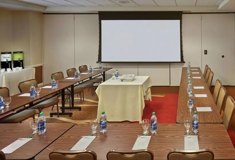 هتل Hilton Garden Inn Danbury