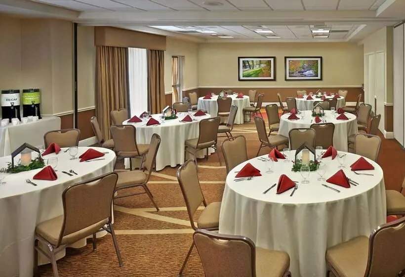 هتل Hilton Garden Inn Danbury