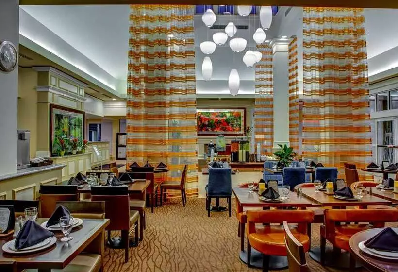 هتل Hilton Garden Inn Danbury