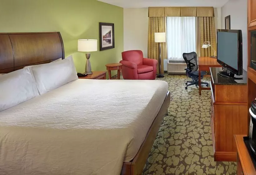 هتل Hilton Garden Inn Danbury