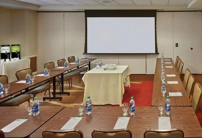 هتل Hilton Garden Inn Danbury